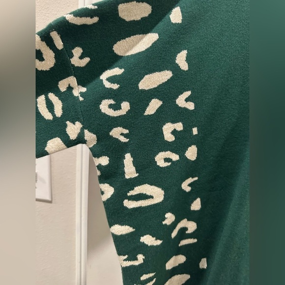 Women’s Green Leopard Print Turtleneck Sweater - Picture 3 of 4